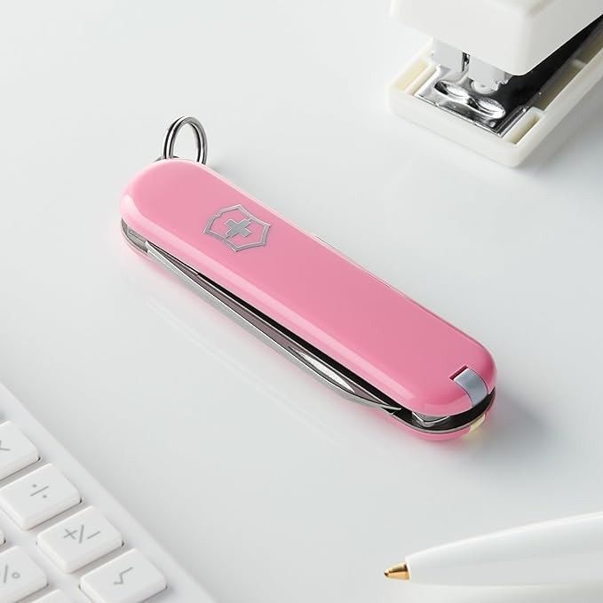 Victorinox Navaja, Classic, color Rosa Transparente, 58 mm, 7 Usos. image number null