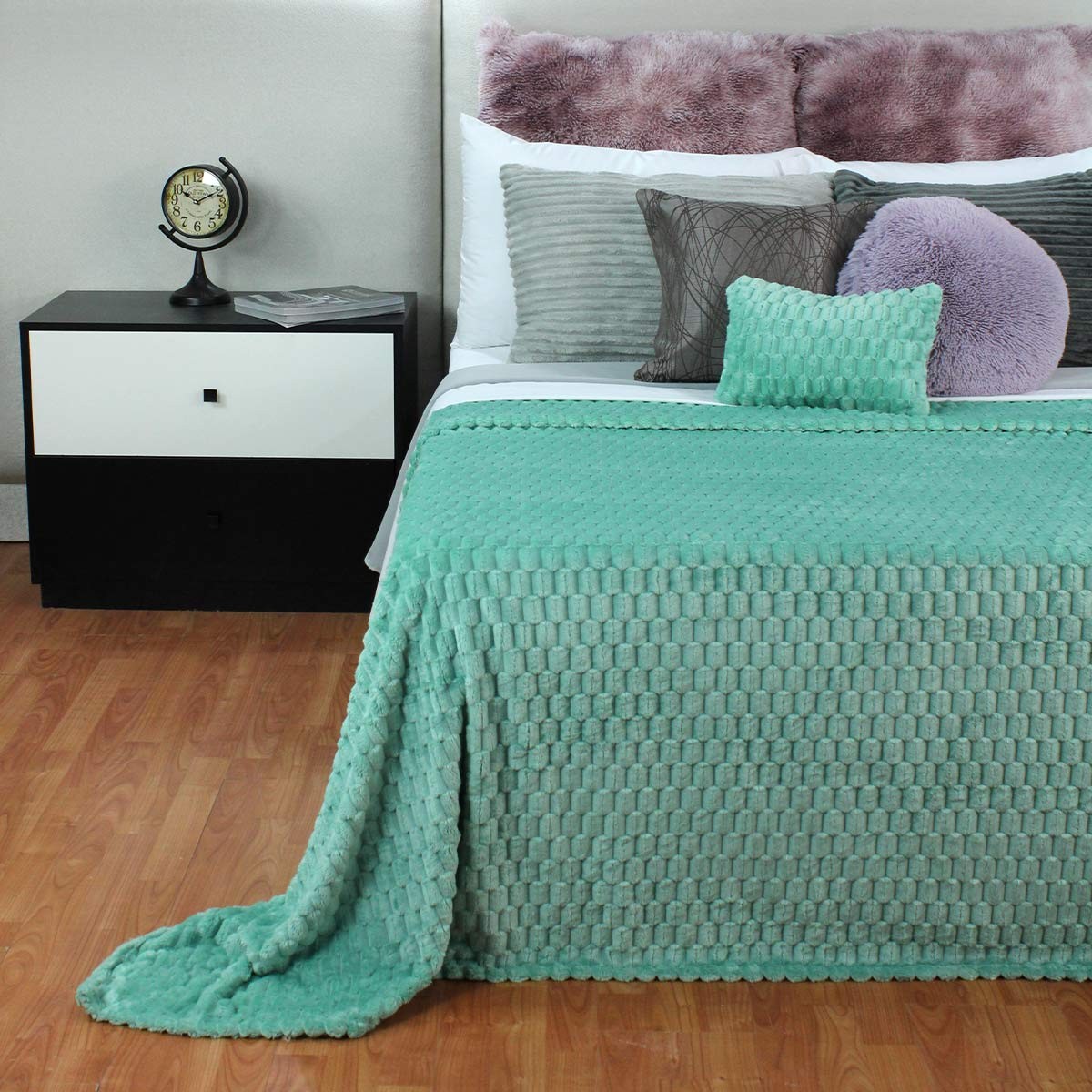 Frazada Embo Matrimonial 240x190 cm Menta, 100% microfibra poli&eacute;ster, t&eacute;rmica, suave y lavable image number null