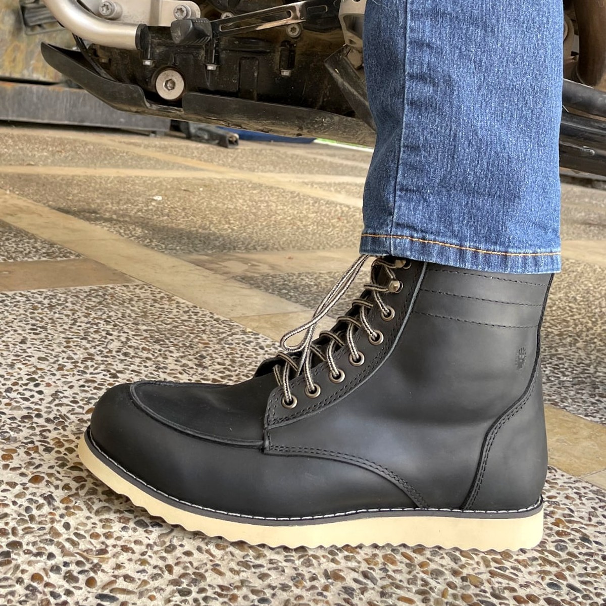 Botas para motociclistas Roen de piel negras con protecciones Atacama image number null