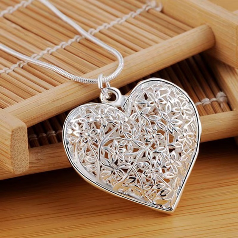 Cadena Con Dije De Coraz&oacute;n Floral En Chapa De Plata, Fina. image number null