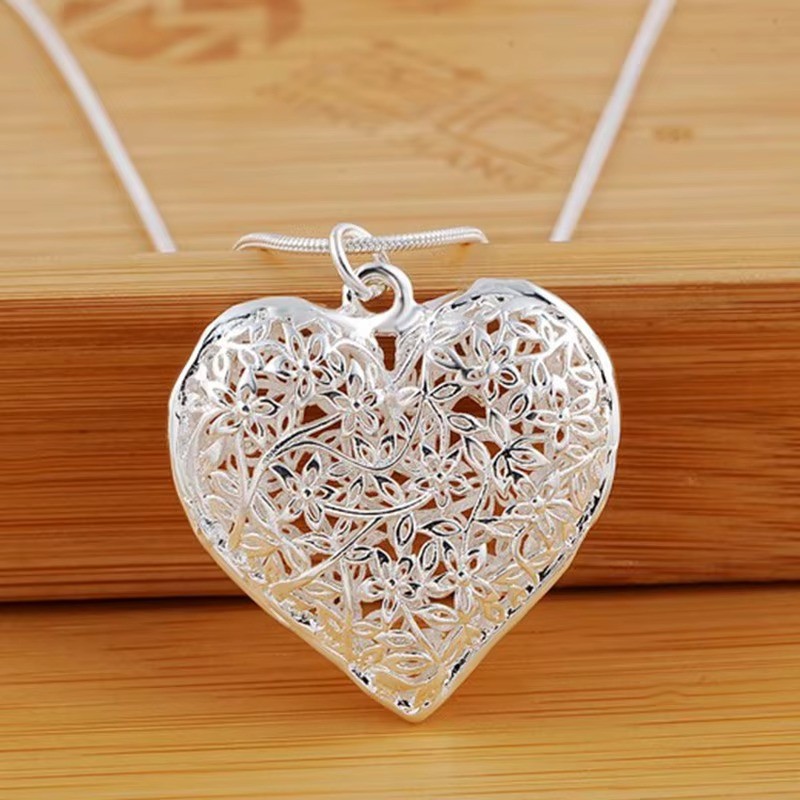 Cadena Con Dije De Coraz&oacute;n Floral En Chapa De Plata, Fina. image number null