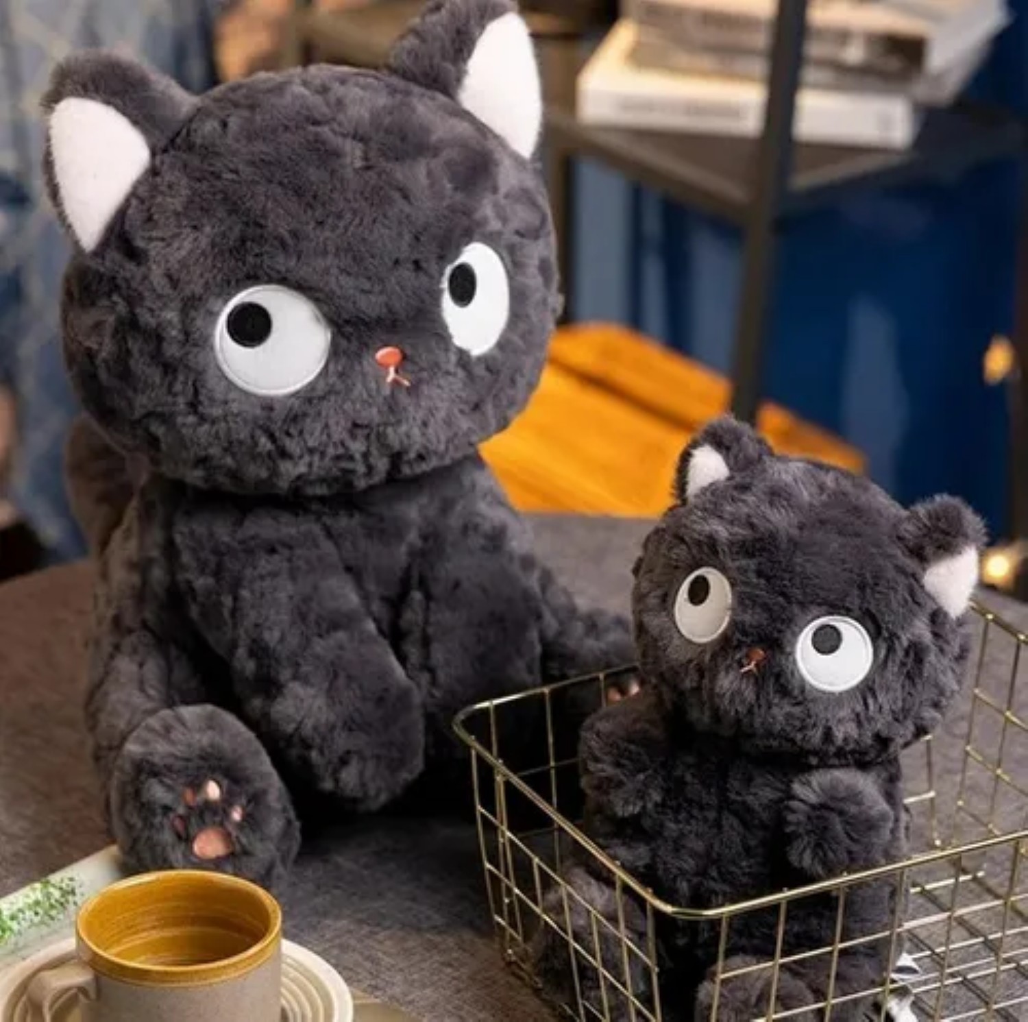 Peluche Gato Ojos Saltones Negro image number null