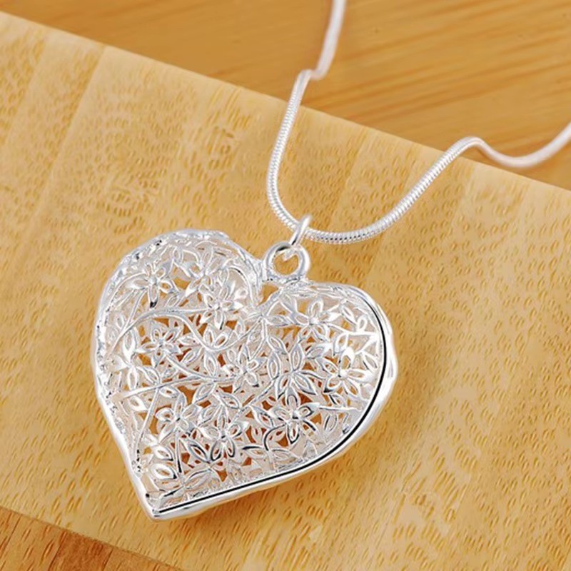 Cadena Con Dije De Coraz&oacute;n Floral En Chapa De Plata, Fina. image number null