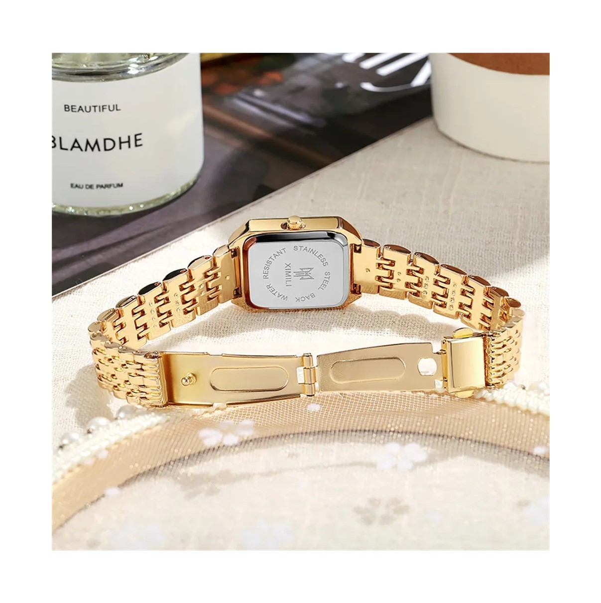 Reloj De Mujer Impermeable Cuarzo Moda Fondo Blanco Correa y Bisel Dorado image number null