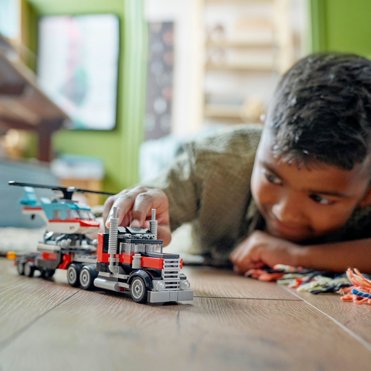 LEGO® Camión Plataforma con Helicóptero image number null