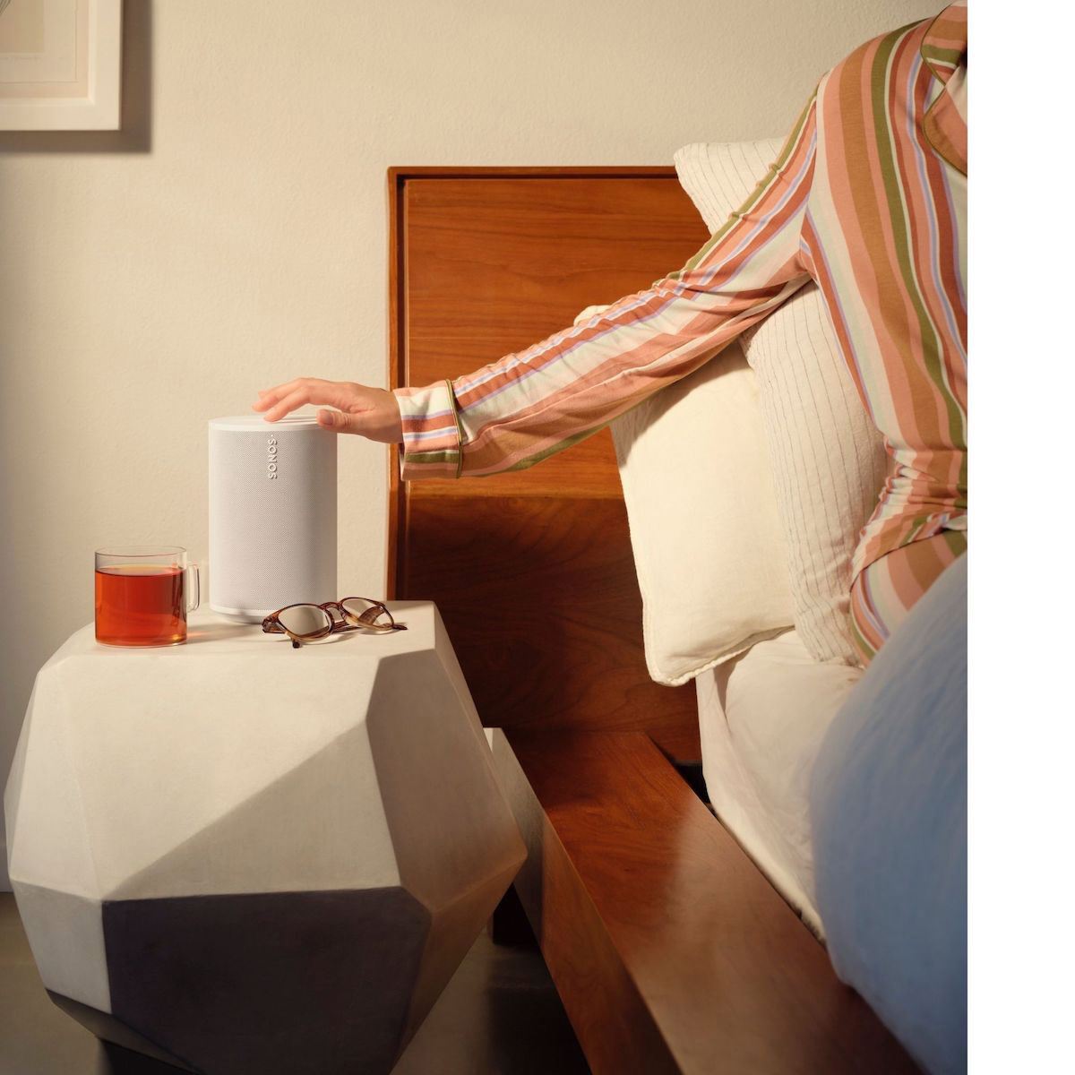 Bocina Sonos Era 100 con ac&uacute;stica y conectividad WiFi y bluetooth color blanco image number null