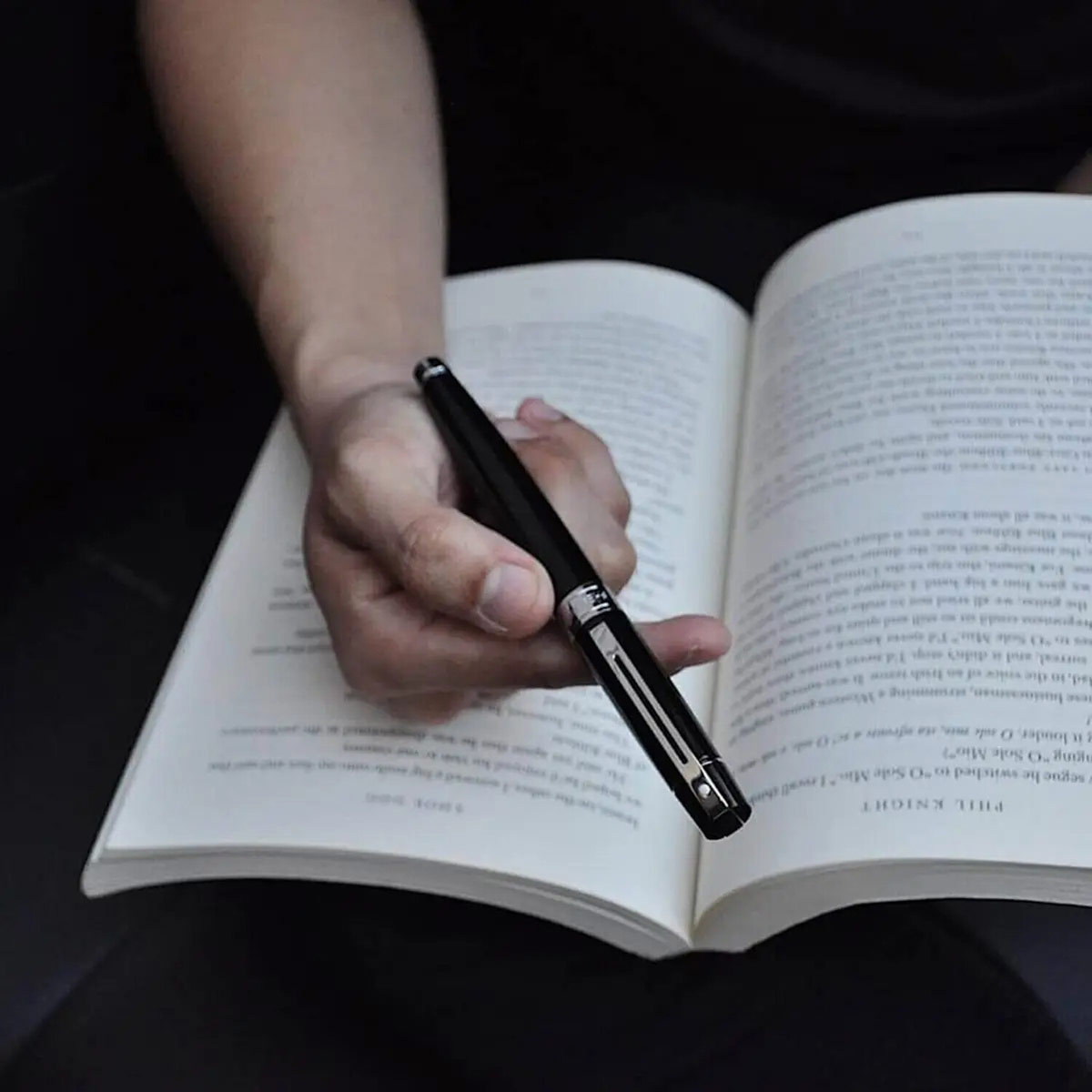 Pluma fuente  serie 300 negro brillante ct punto mediano Sheaffer image number null