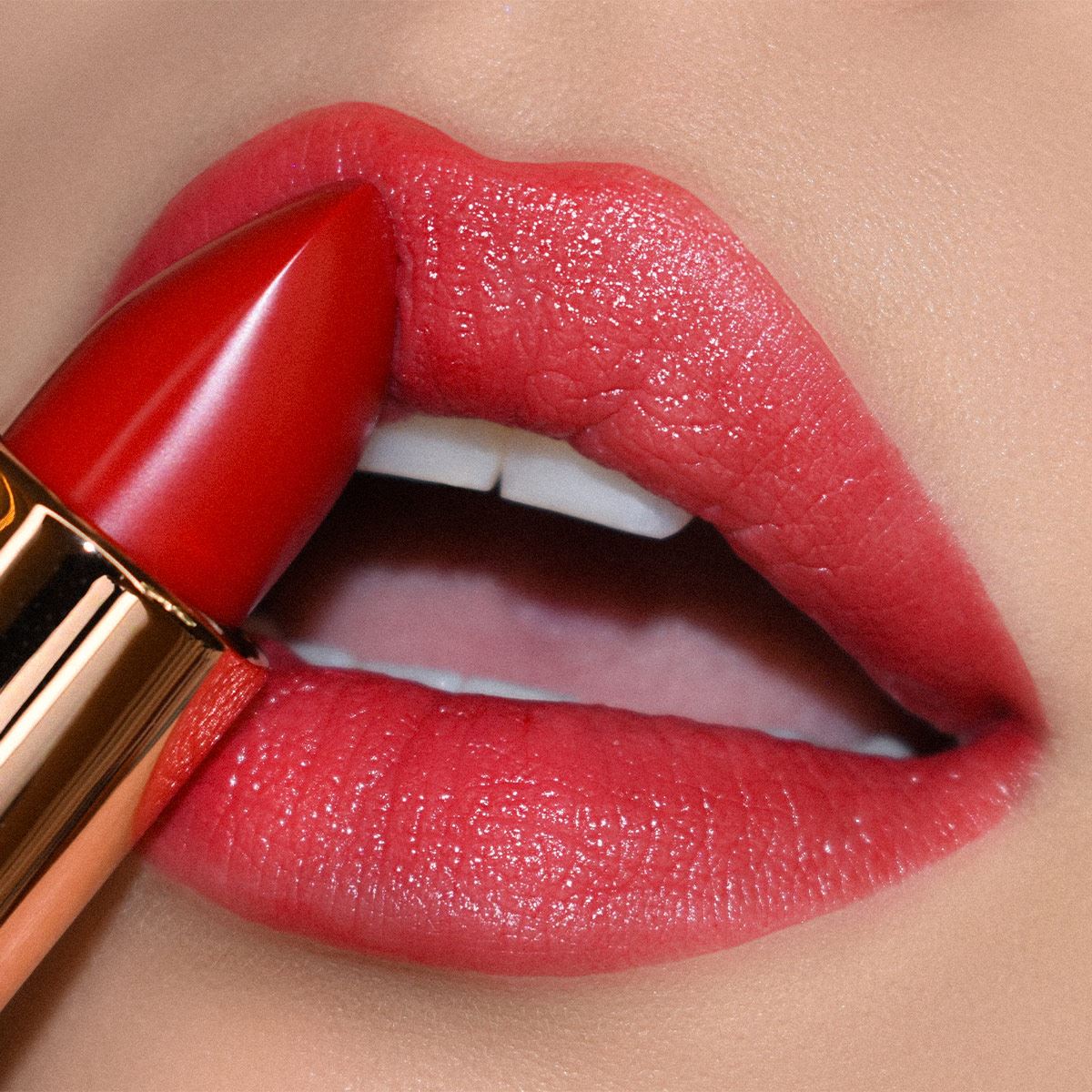 Labial Hydra Gloss Ignited Bys image number null