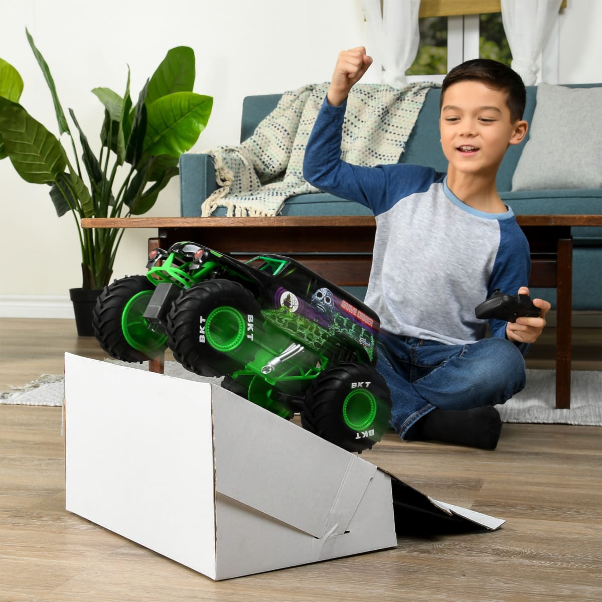 Veh&iacute;culo de Control Remoto Grave Digger a Escala RC 1:15 MONSTER JAM RC image number null