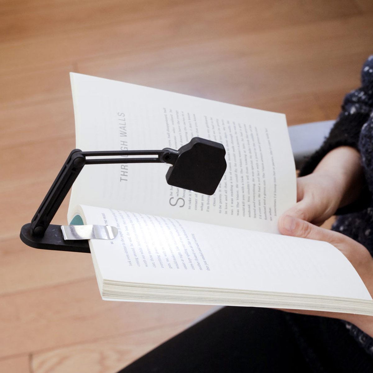 L&aacute;mpara Negra Delgada de Lectura image number null