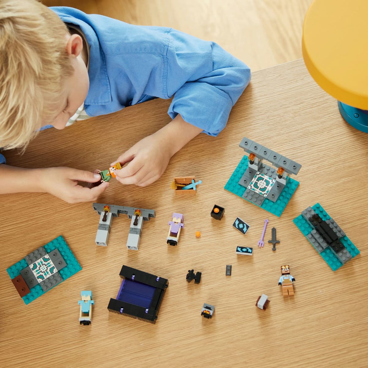 LEGO® La Armería image number null