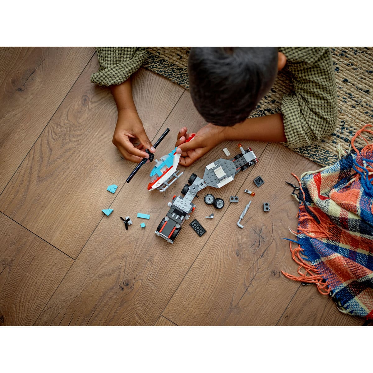 LEGO® Camión Plataforma con Helicóptero image number null